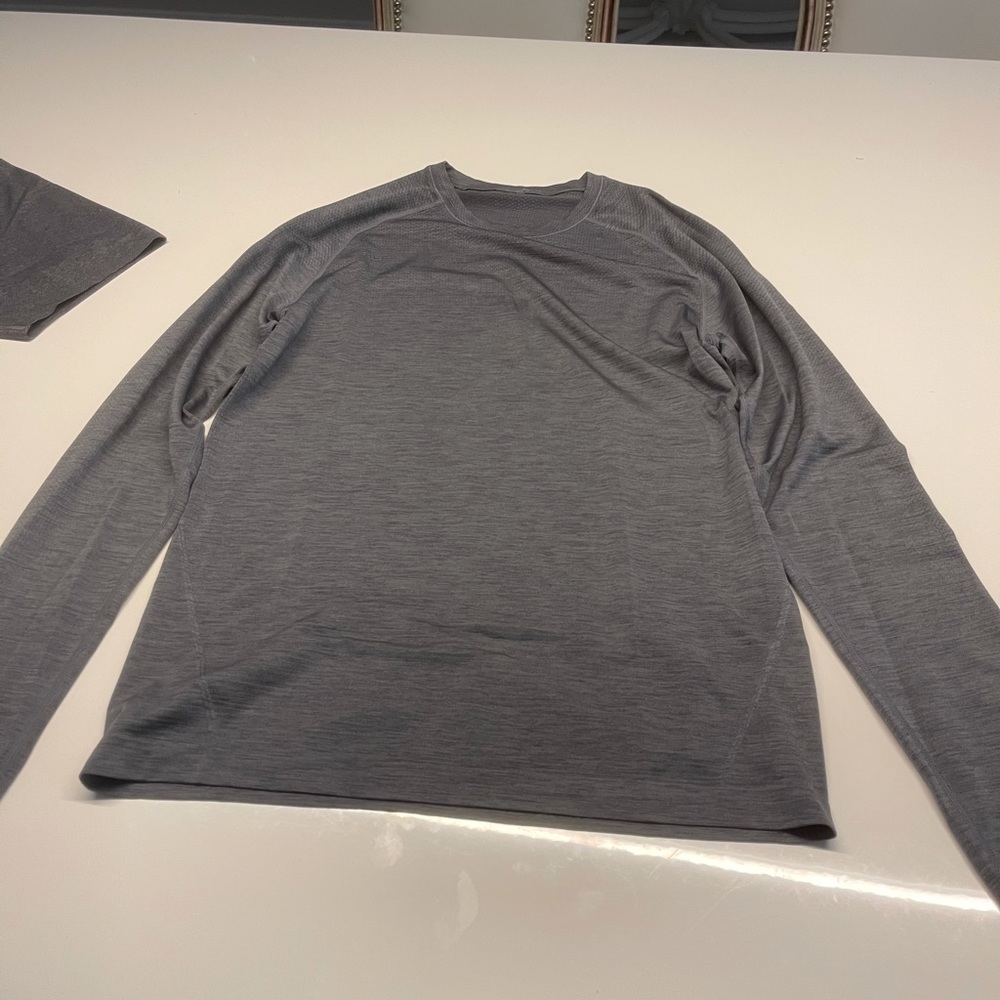 Lulu lemon medium gray long sleeve shirt
